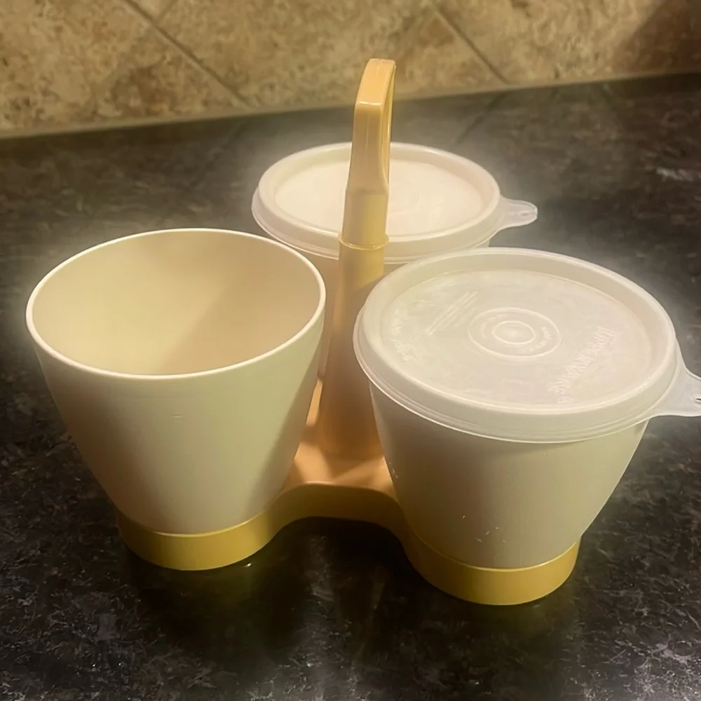 Vintage Tupperware Condiment Caddy 3 Container Serving Set. Missing 1 lid
